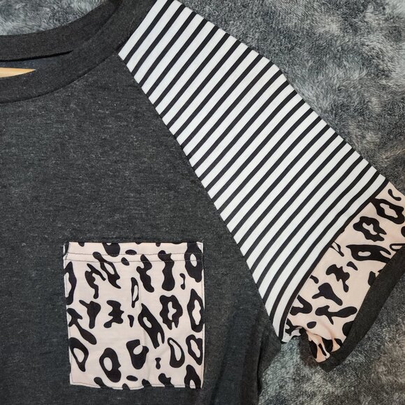 Women's Striped Leopard S/S Twisted Knot Crew Neck Gray T-Shirt Medium Summer - Picture 2 of 7